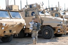 Mỹ không thành lý thiết bị quân sự sau khi rời Afghanistan. (Nguồn: AP)