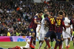 Pepe đòi Busquets xin lỗi vì hành động giẫm chân lên đầu