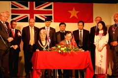 Chính quyền thị trấn cảng Newhaven kết nghĩa với thành phố Vinh