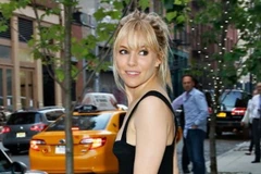 Sienna Miller tái hợp Bradley Cooper trong phim mới