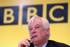  Chris Patten - Chủ tịch của BBC Trust tuyên bố từ chức