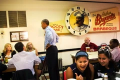 Tổng thống Obama ăn tối cùng người dân địa phương ở Kansas