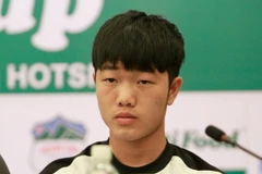 Thủ quân tuyển U19 Việt Nam lạnh lùng trước máy ảnh