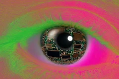 Kính áp tròng giúp con người nhìn được trong bóng tối?