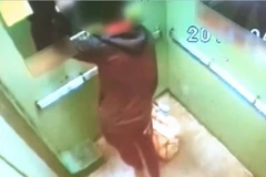 Kết tội giết người người cha làm con chết ngạt để chơi game