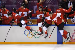 Hockey Canada phá vỡ kỳ tích tồn tại 26 năm của Liên Xô