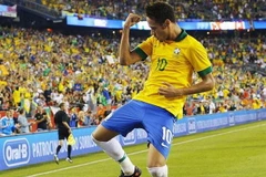 Neymar lập "siêu phẩm" mừng băng thủ quân đội tuyển Brazil