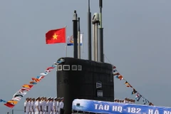 Ảnh Lễ tiếp nhận và thượng cờ trên tàu ngầm Hà Nội