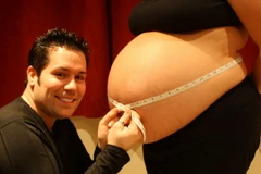 Một bà mẹ tăng hơn 42kg và có vòng bụng 140cm khi mang thai