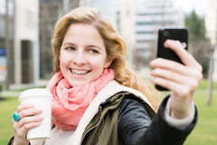 Điện thoại "selfie" dẫn đầu xu hướng ở triển lãm IFA năm nay