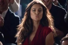 Tin World Cup 26/4: Januzaj tạo "sóng ngầm," Irina gây sốt