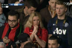 Fan nữ xinh đẹp của M.U gây sốt ở trận gặp Bayern