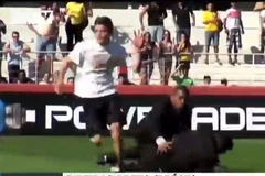 Cổ động viên Brazil "đại náo" buổi tập của đội tuyển Pháp