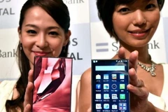 Sharp ra mắt smartphone màn hình lớn với kích thước nhỏ