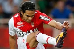 Chuyển nhượng 25/7: Real gây sốc, Barca khiến M.U "ôm hận"?