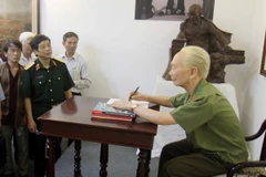 Tượng sáp Đại tướng Võ Nguyên Giáp: Như người vẫn đây