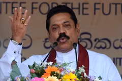 Cựu Tổng thống Rajapakse trong chiến dịch vận động tranh cử ở Colombo ngày 28/7. (Nguồn: AFP/TTXVN)