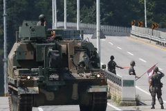 Xe quân sự Hàn Quốc tại thành phố biên giới Paju ngày 17/8. (Nguồn: Yonhap/TTXVN)