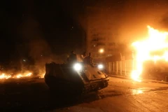 Binh sỹ Liban tuần tra ở thủ đô Beirut sau các cuộc bạo động. (Nguồn: AFP/TTXVN)
