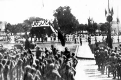 Ngày 2/9/1945, tại Quảng trường Ba Đình (Hà Nội), Chủ tịch Hồ Chí Minh thay mặt Chính phủ lâm thời đọc bản Tuyên ngôn Độc lập thành lập nước Việt Nam Dân chủ Cộng hòa. (Ảnh tư liệu TTXVN)
