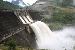 Thủy điện Bản Vẽ đang giữ nguyên lượng nước xả lũ khoảng 600 m3/s từ ngày 30/7. (Ảnh: Nguyễn Oanh/TTXVN)