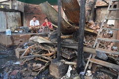 Hiện trường của khu dân cư còn lại sau vụ cháy. (Ảnh: Nhóm P/v TTXVN thường trú tại Campuchia)