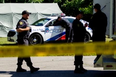 Cảnh sát điều tra vụ việc liên quan tới một đối tượng giết người hàng loạt ở Toronto, Canada ngày 6/7. (Nguồn: AFP/TTXVN)