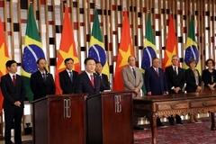 Phó Thủ tướng Vương Đình Huệ cùng Bộ trưởng Ngoại giao Brazil Aloysio Nunes Ferreira gặp gỡ báo chí. (Ảnh: TTXVN)