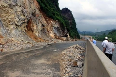 Tuyến cao tốc Hạ Long-Vân Đồn đang thi công. (Ảnh: Văn Đức/TTXVN)