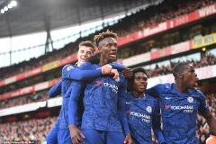 Chelsea ngược dòng giành 3 điểm tại Emirates.
