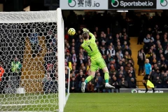 De Gea bắt hụt bóng khiến M.U nhận thất bại.