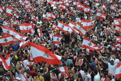 Người biểu tình tập trung tại Tripoli, Liban, ngày 20/10. (Ảnh: THX/TTXVN)