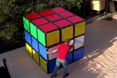 Tony Fisher đã thiết kế chiếc rubic to nhất thế giới. (Nguồn: cgtn.com)