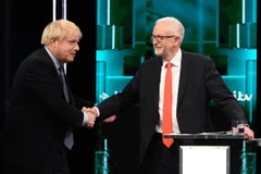 Thủ tướng Boris Johnson và lãnh đạo Công đảng Jeremy Corbyn tranh luận trực tiếp trên tuyền hình. (Nguồn: The Sun)