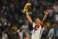 Schweinsteiger giải nghệ sau 17 năm gắn bó.