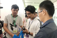 Doanh nghiệp giới thiệu máy móc, thiết bị cơ khí tại Vietnam Expo 2019. (Ảnh: Mỹ Phương/TTXVN)