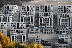 Công trình xây dựng tại Khu định cư Do Thái Givat Zeev, gần thành phố Ramallah, Khu Bờ Tây ngày 25/9. (Ảnh: AFP/TTXVN)