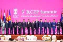 Lãnh đạo các nước tham dự Hội nghị Cấp cao Hiệp định Đối tác Kinh tế Toàn diện Khu vực (RCEP) lần thứ 3. (Ảnh: Thống Nhất/TTXVN)