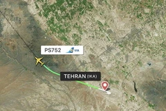 Video máy bay Ukraine bốc cháy trên bầu trời thủ đô Tehran của Iran