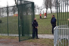 Lại xảy ra đâm người hàng loạt ở ngoại ô Paris, cảnh sát đã nổ súng