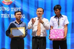 [Mega Story] ‘Không có thầy tốt, mọi cuốn sách hay đều vô nghĩa’