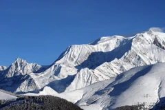 Núi Mont Blanc (phải) tại khu vực Megeve, Pháp. (Nguồn: AFP/TTXVN)