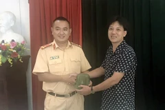 Cảnh sát giao thông Hà Nội nhiều lần trả lại tài sản bị đánh rơi