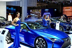 Những mẫu xe mới nhất với nhiều tính năng công nghệ hiện đại, thực sự thu hút đông đảo khách đến tham quan và trải nghiệm. (Ảnh: Thế Anh/TTXVN)