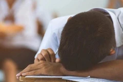 Thí sinh bị 0 điểm vì ngủ quên làm dư luận đặt câu hỏi về giám thị