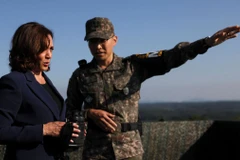 Phó Tổng thống Mỹ Kamala Harris đã đến thăm khu phi quân sự (DMZ) ở biên giới liên Triều.(Nguồn: CNN)