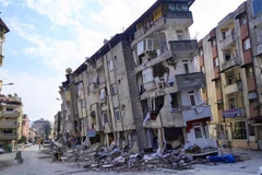 Tòa nhà bị phá hủy sau trận động đất tại Hatay, Thổ Nhĩ Kỳ, ngày 11/2/2023. (Ảnh: AFP/ TTXVN)