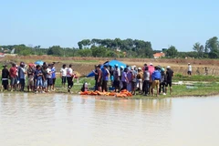 Xác minh vụ đuối nước ở hồ Đá Đen khiến cha dượng và 2 con tử vong 