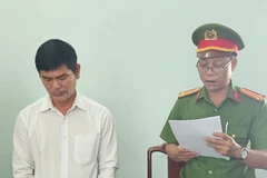 Bắt tạm giam Phó giám đốc ngân hàng làm giả con dấu ở Bình Dương