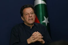 Cựu Thủ tướng Imran Khan trả lời phỏng vấn tại Lahore, Pakistan, ngày 18/5/2023. (Ảnh: AFP/TTXVN) 